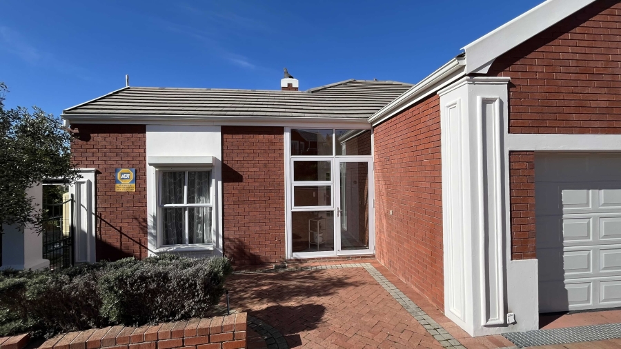 3 Bedroom Property for Sale in Van Riebeeckshof Western Cape
